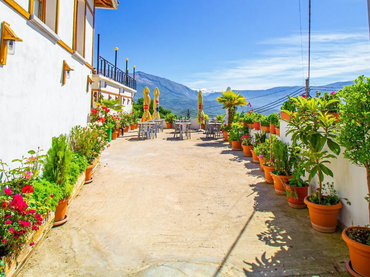 Hotel Bebej Tradicional Gjirokastra 3*,