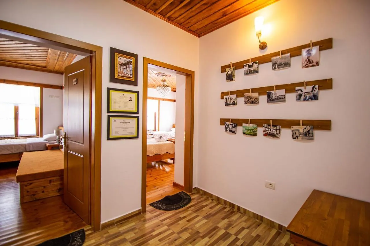Hotel Bebej Tradicional Gjirokastër 3*,