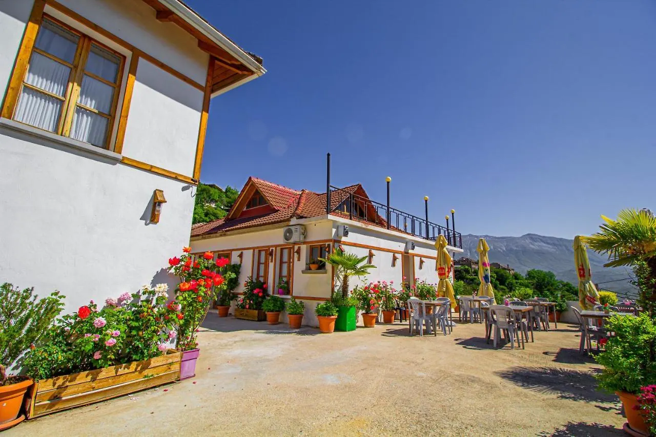 Hotel Bebej Tradicional Gjirokastër 3*,