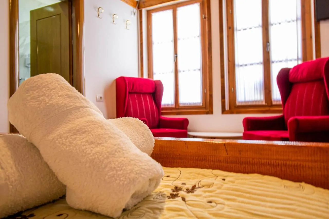 Hotel Bebej Tradicional Gjirokastër 3*,